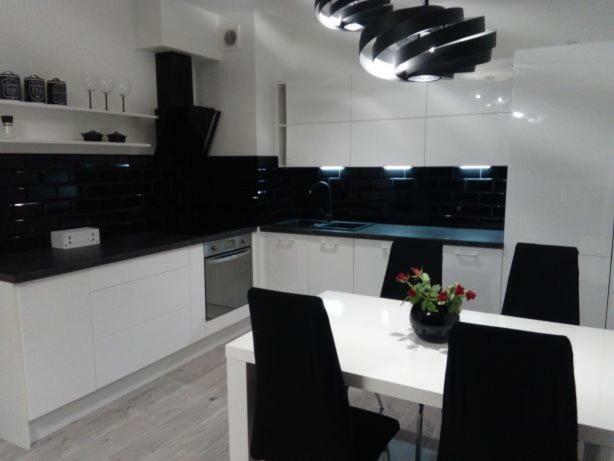 ゴジュフ・ヴィエルコポルスキApartament Plac Jana Pawlaアパートメント エクステリア 写真